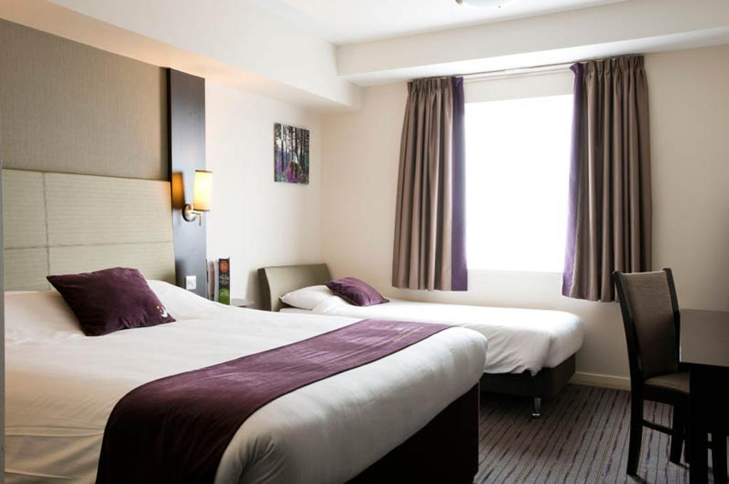 Premier Inn Oldham - Broadway エクステリア 写真