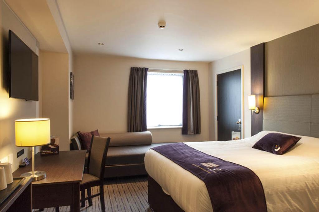 Premier Inn Oldham - Broadway エクステリア 写真