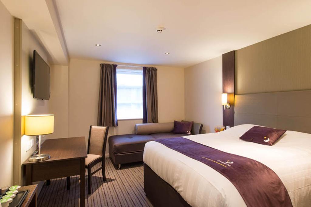 Premier Inn Oldham - Broadway エクステリア 写真