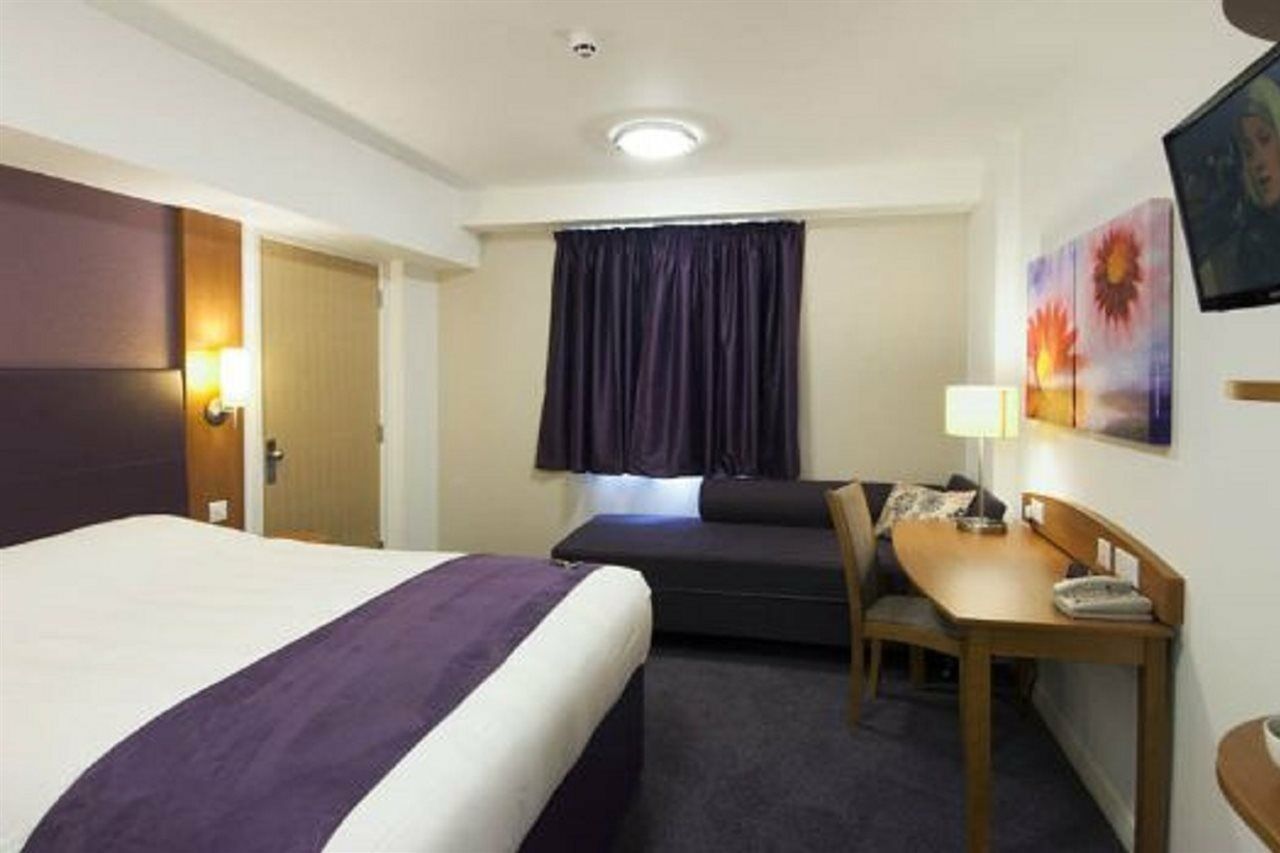 Premier Inn Oldham - Broadway エクステリア 写真
